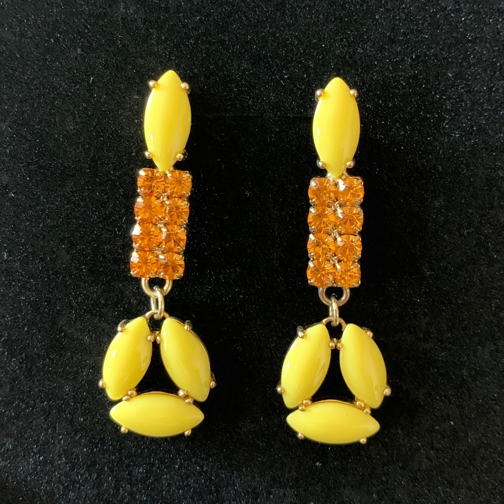 Earrings with yellow beads and orange jewels